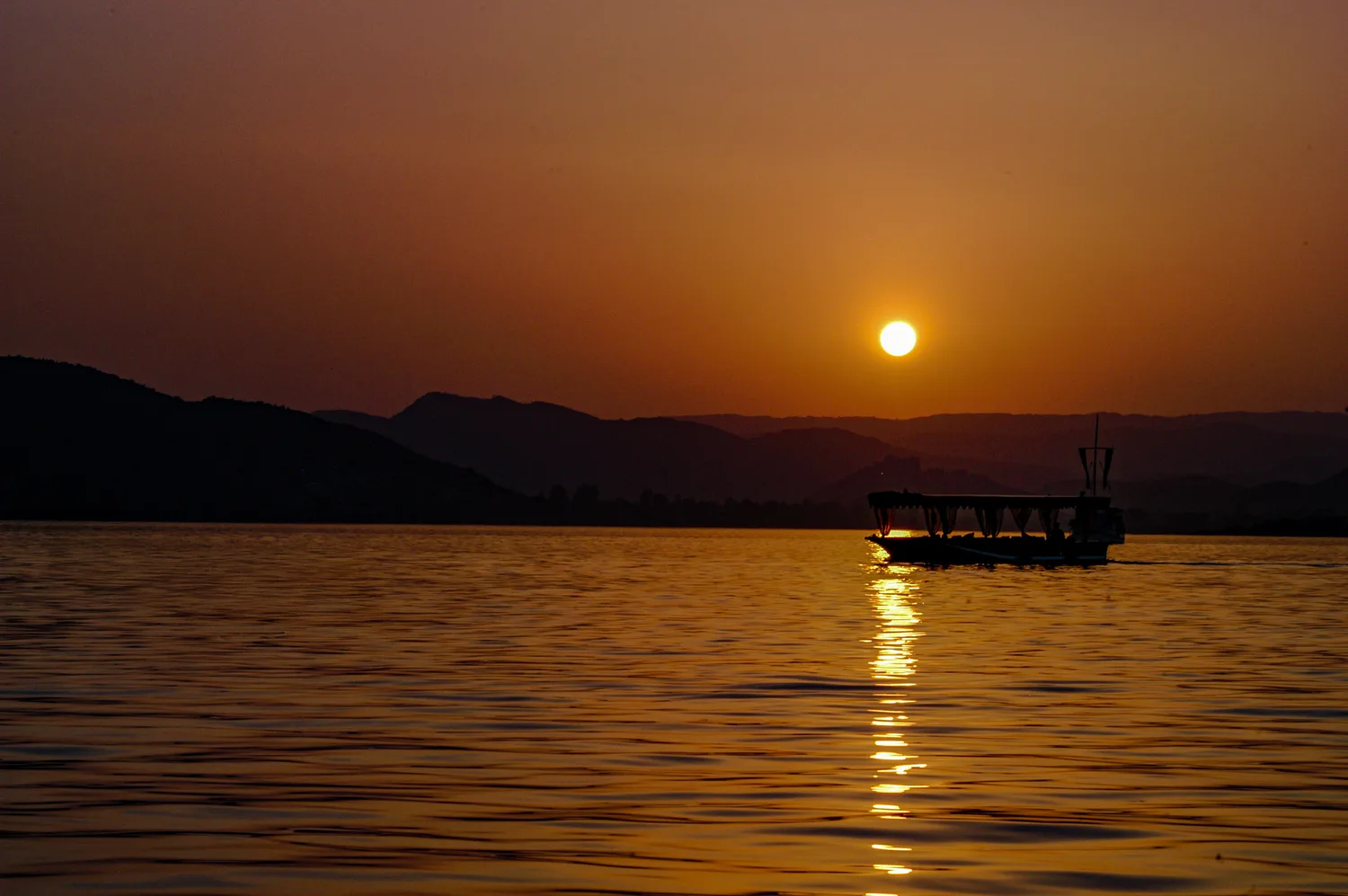 Lake Pichola at sunset in Udaipur